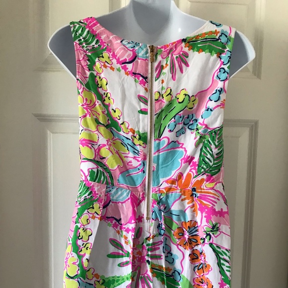 Lilly Pulitzer Nosey Posey V-Neck Top - Picture 6 of 7